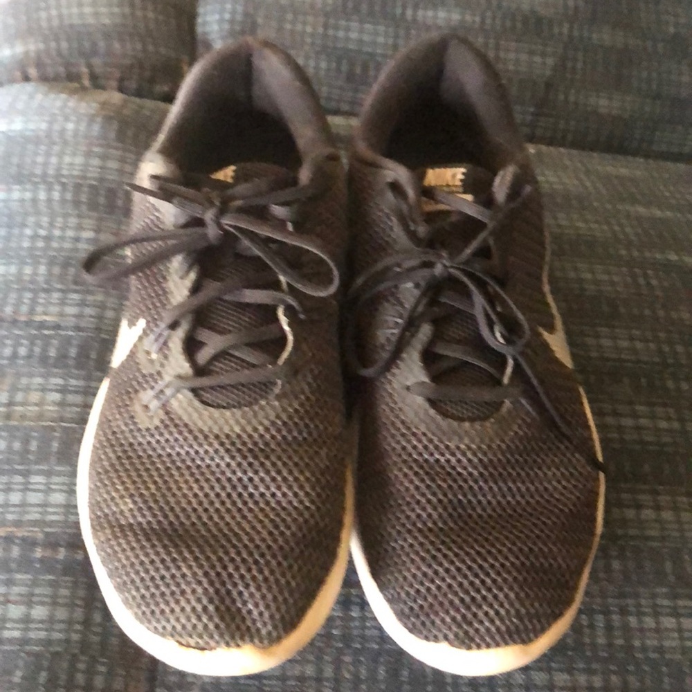 Training shoes - Picture 4 of 9